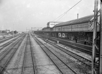 834354 Gezicht op het emplacement van het N.S.-station 's-Hertogenbosch te 's-Hertogenbosch, tijdens de werkzaamheden ...